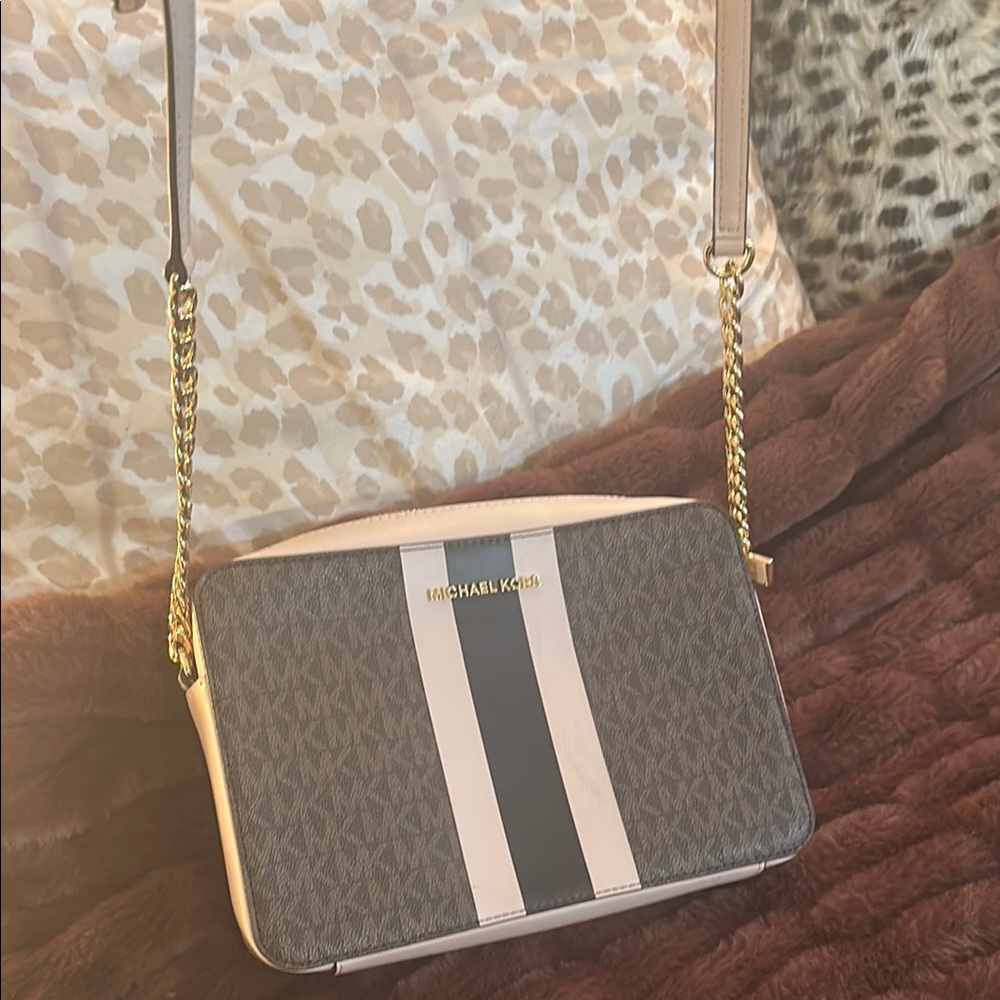 Michael Kors Black and White Messenger Bag Sleek Design - Picture 6 of 6